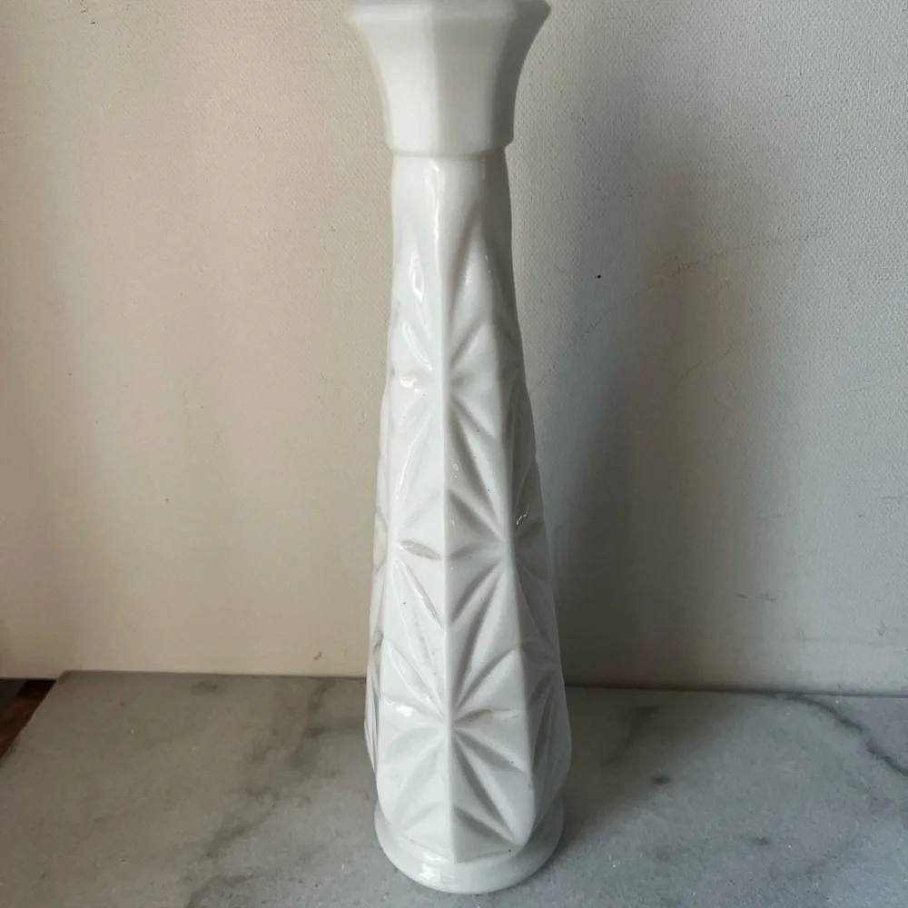 Vintage milk glass Vintage Milk Glass Snowflake Bud Vase 8.7”.